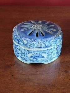 lot 37B image: Amazing Collection of Hand-Painted Chinese Ceramics