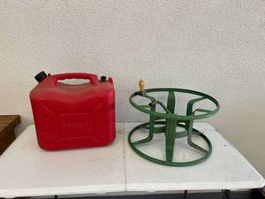 6 Gallon Gas Can & Hose Reel