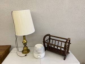 Humidifier, Lamp & Magazine Rack