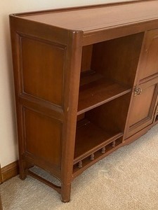lot 16 image: Vintage Bookshelf Type Display Cabinet