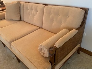 lot 14 image: Lovely Vintage Formal Sofa