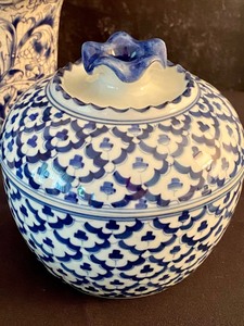 lot 21 image: Vintage Dishes in Hues of Blue