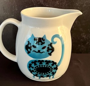 lot 31 image: Adorable Kaj Franck Arabia Finland Ceramic Blue Cat Pitcher