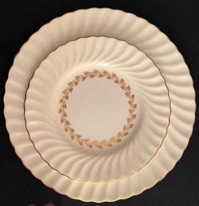 lot 51 image: Elegant and Stylish 76 Piece Minton China set