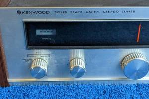 lot 10 image: Vintage Kenwood Receiver