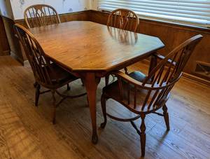 lot 44 image: Vintage Nichols and Stone Wood Dining Table