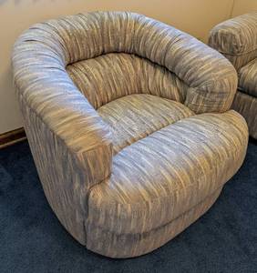 lot 82 image: Vintage Contemporary Upholstered Armchair