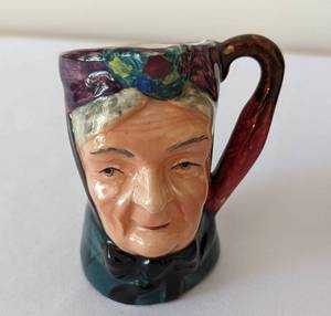 lot 99 image: Pair of Vintage Character Mugs