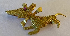 lot 125A image: 18k Adorable Dog Brooch