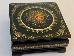 lot 118 image: Hand Painted Lacquered Box
