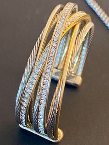 lot 121 image: Lovely Necklace and Bracelet Set