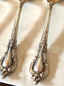 lot 141 image: Three Lunt Eloquence Sterling Silver Serving Utensils