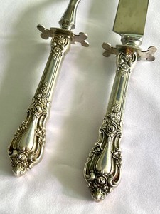 lot 145 image: Lunt Sterling Silver Eloquence Two Piece Carving Set