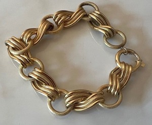 lot 146 image: Italian 18k Textured Gold Bracelet