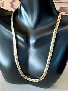 lot 150 image: 15 14k Gold Chain