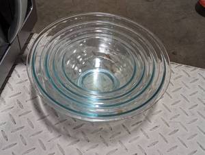 Set of 4 Pyrex Glass Mixing Bowls