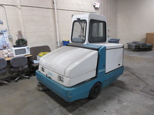 TENNANT POWER SWEEPER