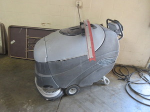 ADVANCE CONVERTAMATIC AXP FLOOR SCRUBBER WITH SQUEEGEE