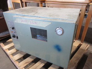 ROTATIONAL MOLDER