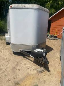2004 Tandem  Axel Enclosed Trailer