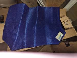 lot 63 image: Coolaroo The Original Cooling Elevated Pet Bed, Medium