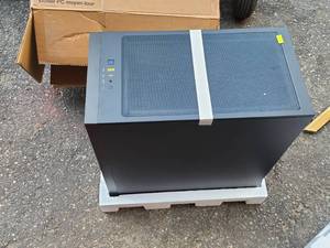 lot 27 image: Corsair 4000D Airflow Tempered Glass Mid-Tower ATX PC Case - Black