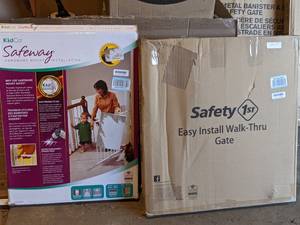 lot 147 image: KidCo Hardware Mount BabyPet Gate & Safety 1st Easy Install Walk-Thru Gate