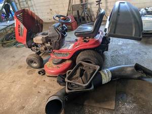 lot 27 image: Craftsman T1600 19 hp Riding Mower ...