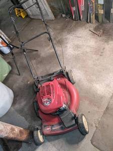 lot 28 image: Toro Recycler 6.5HP Lawnmower Star...