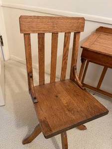 lot 30 image: Vintage Wooden Childs Desk With Swivel Chair