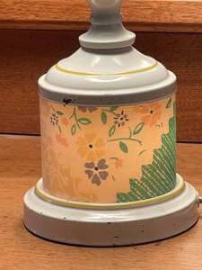 lot 32 image: Vintage Metal Table Lamp With Light Up Base