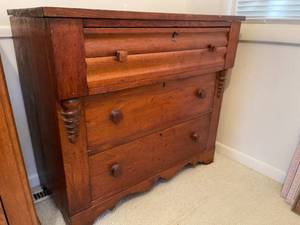 lot 34 image: Vintage 3 Drawer Wooden Dresser