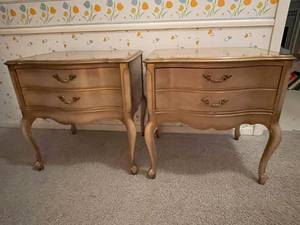 lot 65 image: 2 Vintage Wooden Night Stands