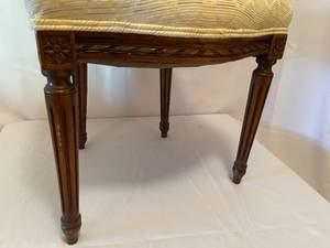 lot 54 image: Ornate Vintage Upholstered  Chair