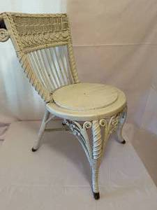 lot 55 image: Vintage Wicker Chair
