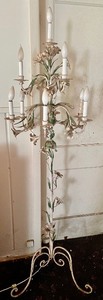 lot 90 image: Vintage Tole Wear Floor Lamp