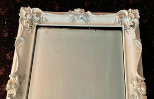 lot 104 image: Vintage White Framed Mirror