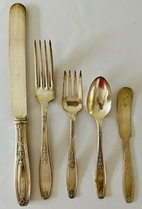 lot 107 image: Rogers Bros Silver Plated Flatware Set