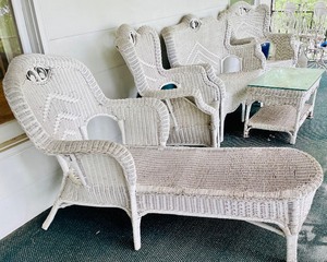 lot 118 image: Vintage Wicker Sofa, Lounger, 2 Chairs and a Table