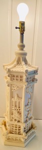lot 122 image: Vintage Asian Inspired Lamp
