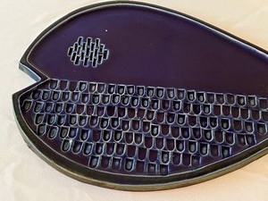 lot 20 image: Bennington Potters Fish Shaped Platter