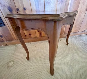 lot 79 image: Vintage Accent Table