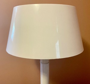 lot 58 image: Wonderful White Table Lamp