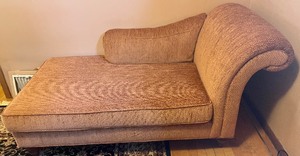lot 50 image: Lovely Rose Colored Chaise Lounge