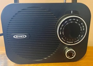 lot 61 image: Petite Jenson Radio