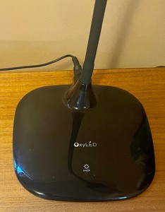 lot 65 image: OxyLED Desk Lamp
