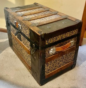 lot 76 image: Fancy Vintage Chest