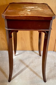 lot 141 image: Vintage Hekman Accent Table