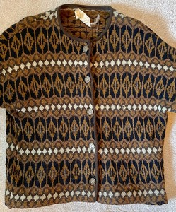 lot 136 image: Original Iceland 100% Scandinavian Lambs Wool Sweater Designed by Hans Heitsch