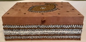lot 147 image: Bedazzled Jewelry Box